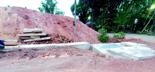 Clear mud dumped at Opa Khandepar junction to prevent flooding
