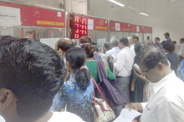 Serpentine queues & chaos at Panjim Head Post Office  