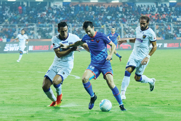 Marina Machas hold Gaurs in tight contest