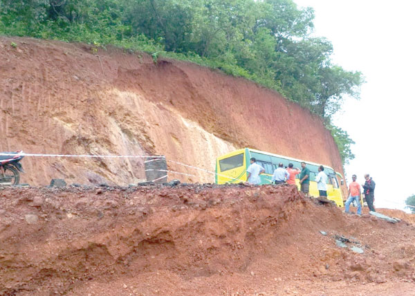 Massive landslide on NH at Kerya 