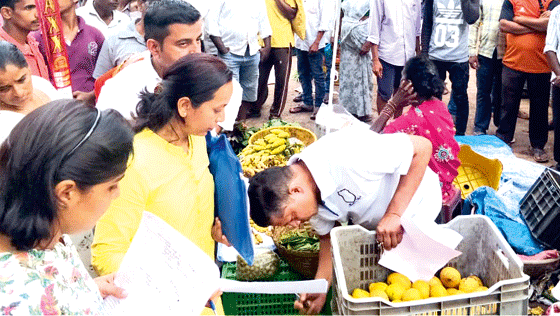 Vendor caught applying ripening  agents to mangoes at Canacona