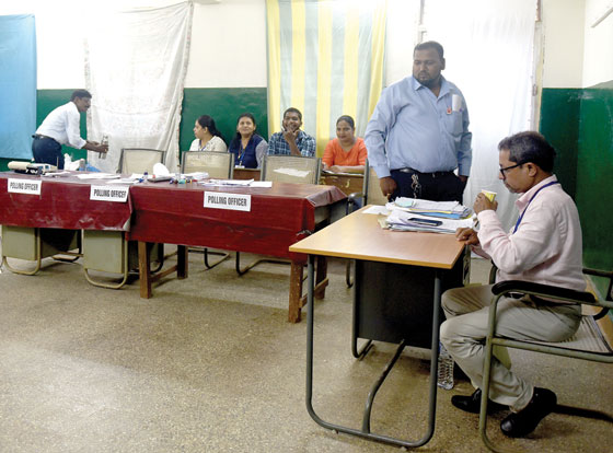 Glitches in EVMS, VVPATS hamper many polling booths
