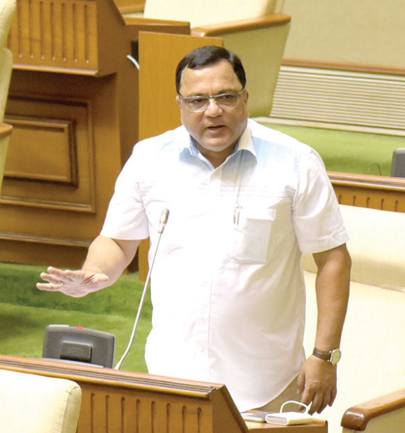 P’yat Minister decides to crack  whip on corrupt secretaries