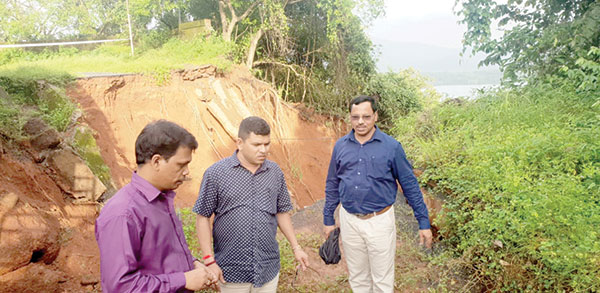 Officials visit landslide site to assess  damage to Selaulim treatment plant