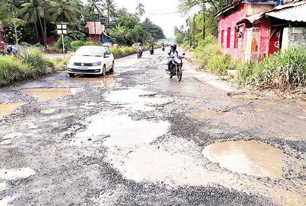 Roads in Bardez have turned from bad to worse, complain residents 