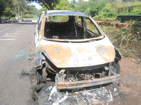 Car gutted in fire at Farmagudi, driver escapes unhurt