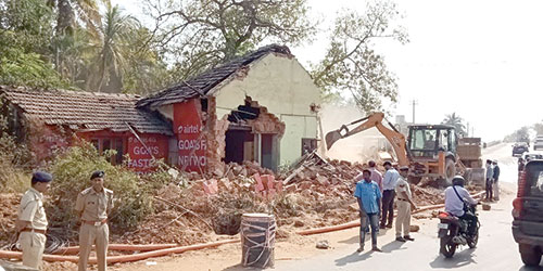 11 houses partially, one fully razed at Guirim for highway widening