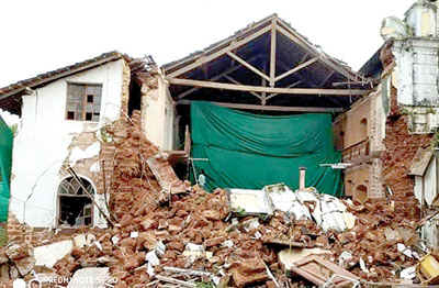 Velim church facade collapses 