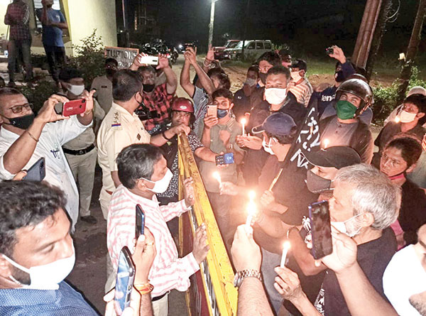 GKN holds midnight protest on railway line