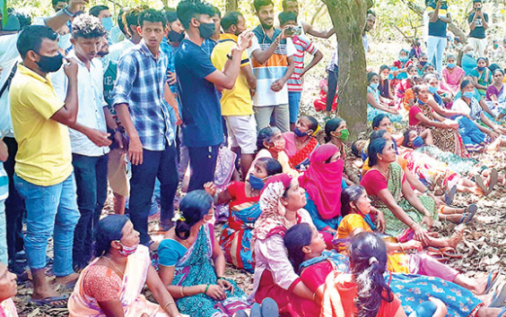 Melauli villagers hail govt’s  move, but to continue protest
