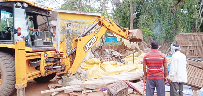 Carmona village panchayat demolishes illegal encroachments
