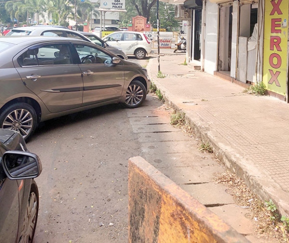 Parking on MG Road needs Traffic Police supervision