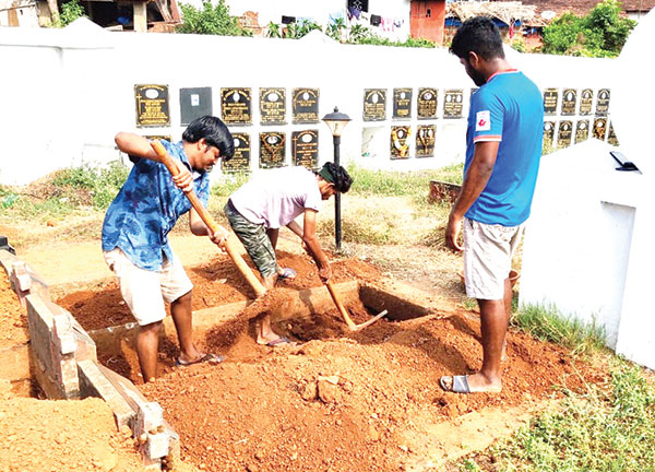 Raia priest, parish youth help the dead get a decent burial