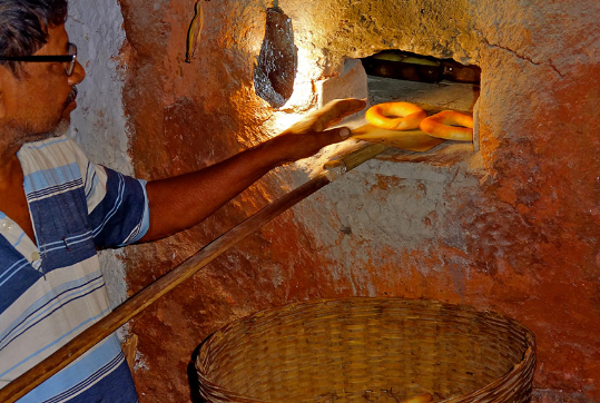 Help the traditional baker to save the Goan pao