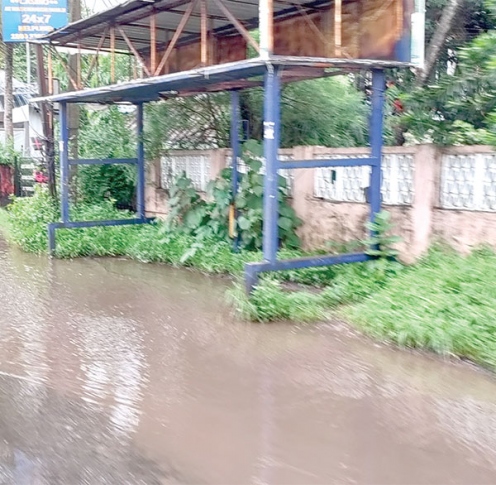 Bus shelter in Porvorim inundated