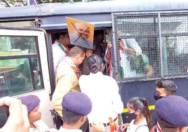Cong leaders detained  over price rise protest