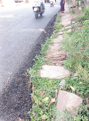 Unsafe road condition at Cuncolim