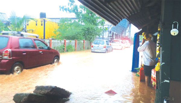 Normal life in Curchorem disrupted with  first rains, streets flooded