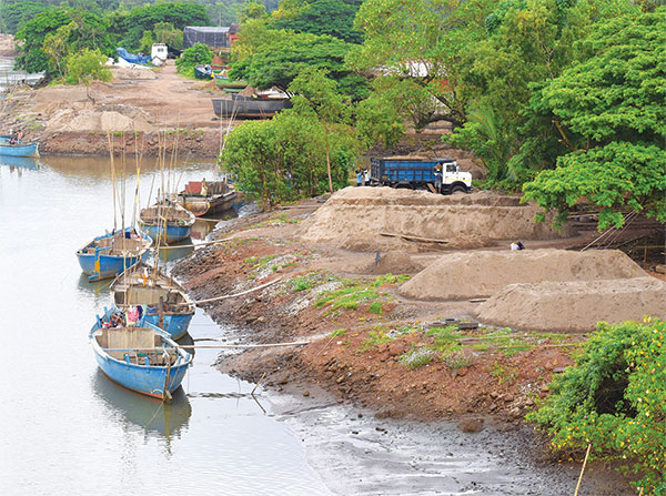 Illegal sand mining continues unabated on Goan riverbeds