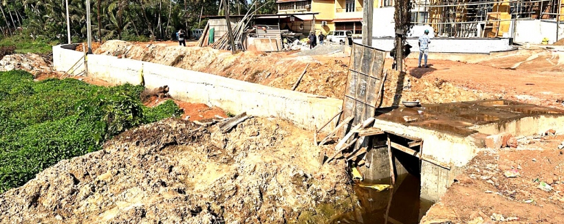 Locals stunned as retaining wall crops up in Colva fields