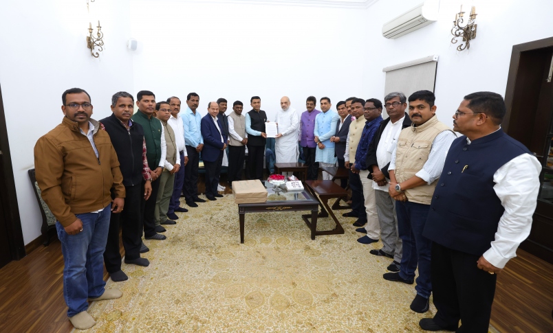 CM-led delegation meets Amit Shah on ST reservation