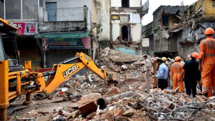 A story building Collapsed in Delhi, 2 died and others injured