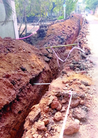 Underground cabling work very  haphazard in Assagao