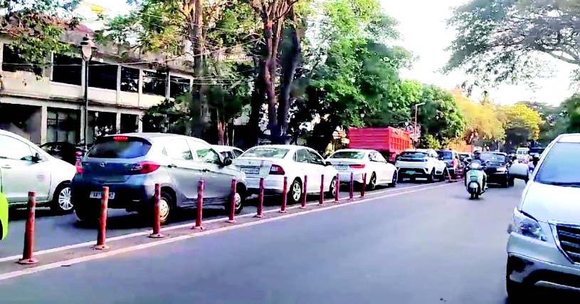 Massive traffic congestion from Kala Academy  to Bal Bhavan following two minor accidents