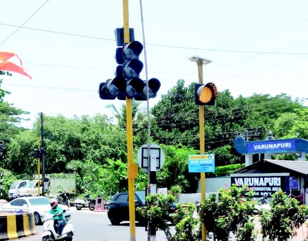 Traffic signals installed at Varunapuri junction 