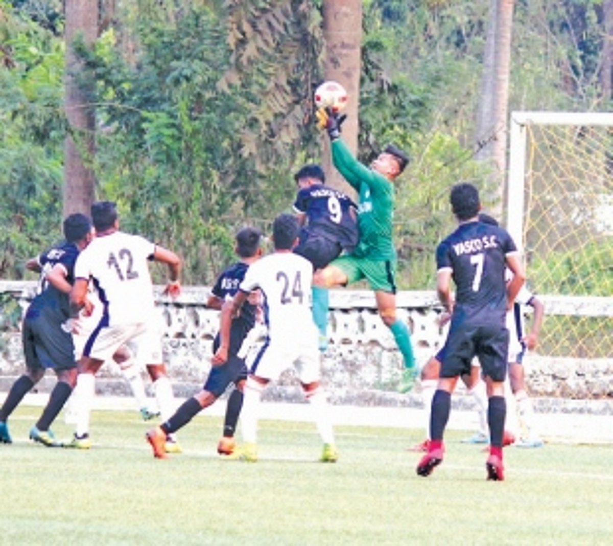 10 MEN GOAN FC DOWN DOMINANT VASCO SC