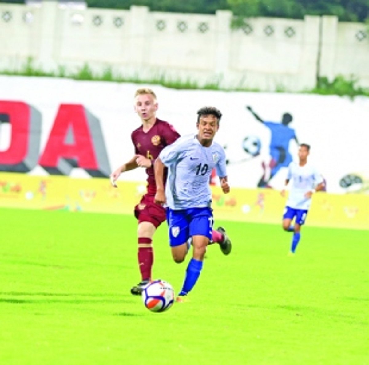 10-man Russia edge past india