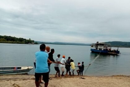 10 passengers have miraculous escape, as Tiracol ferry stranded after running out of diesel
