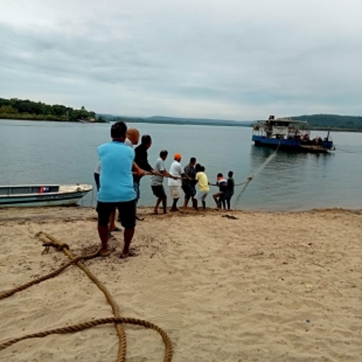 10 passengers have miraculous escape, as Tiracol ferry stranded after running out of diesel