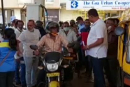 100 rickshaw, pilots given fuel at Rs 50 per litre