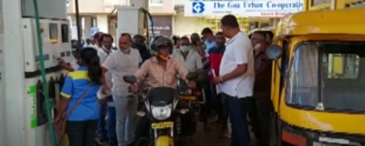 100 rickshaw, pilots given fuel at Rs 50 per litre