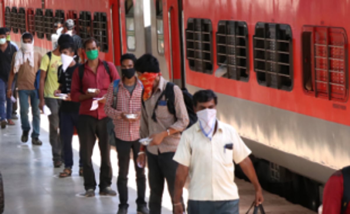 1,196 migrants take train to MP