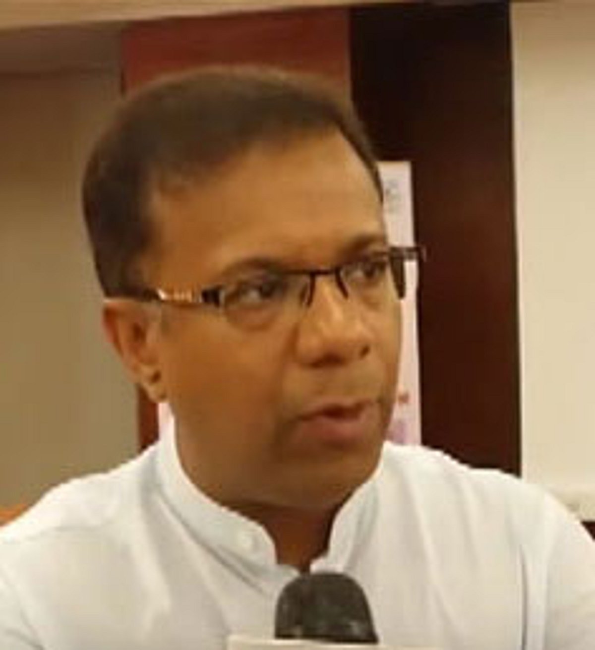 12 UK returnees -ve  for new COVID strain