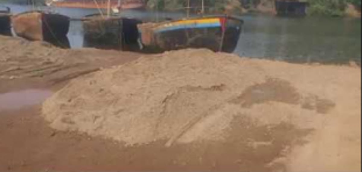 125 cubic metres sand seized at Camurlim
