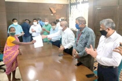 14 affected Dhangar families  receive plots’ documents