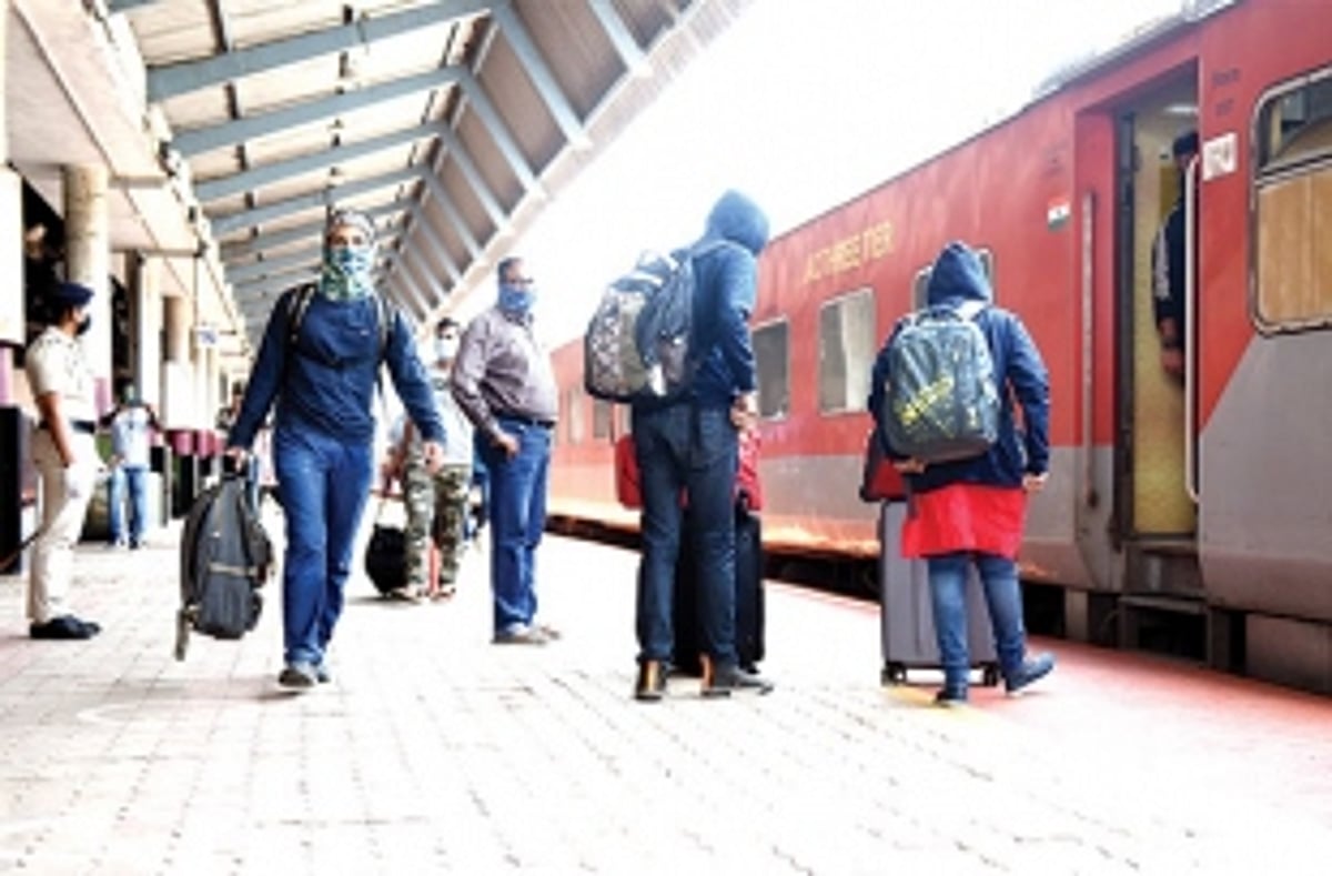 15 passengers arrive in Margao by Delhi train