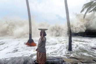 1.6 lakh evacuated as Vayu inches closer to Gujarat