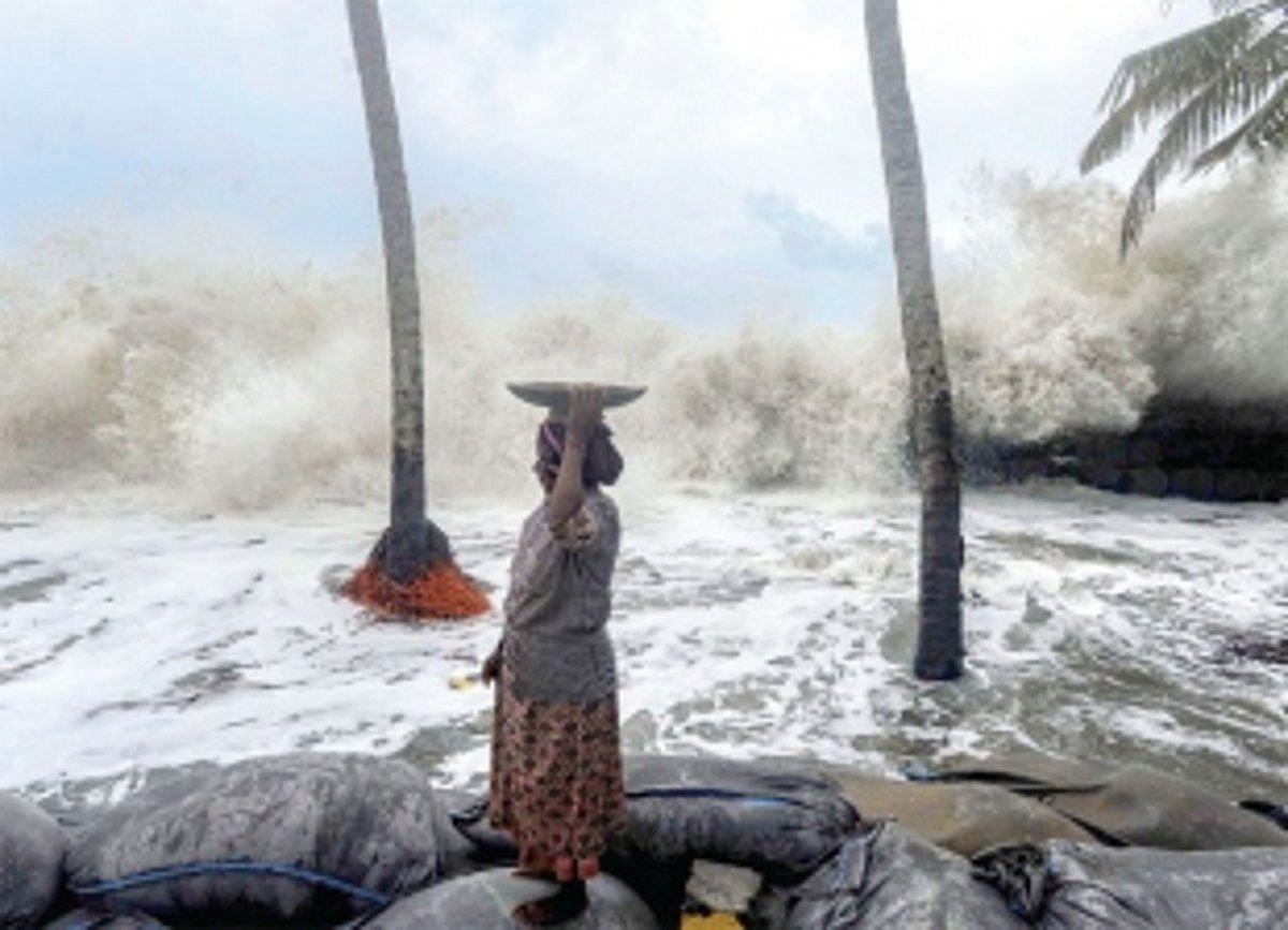 1.6 lakh evacuated as Vayu inches closer to Gujarat