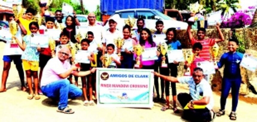 17 young swimmers cross River Mandovi 1 17 young swimmers cross River Mandovi