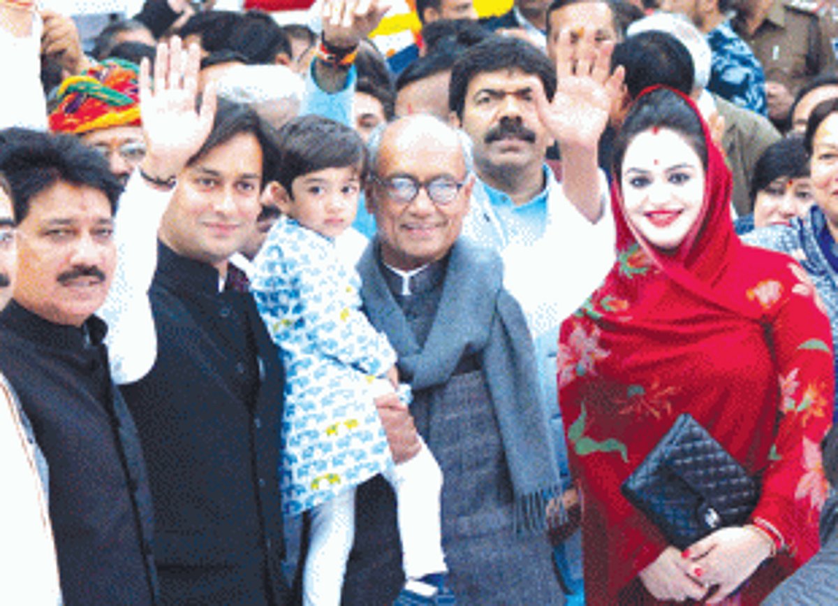 2 women, 1 Muslim among 28 ministers inducted in Kamal Nath Cabinet