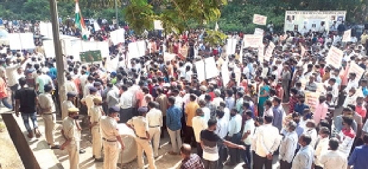 2,000 Sattari locals hold rally to fight for land ownership rights