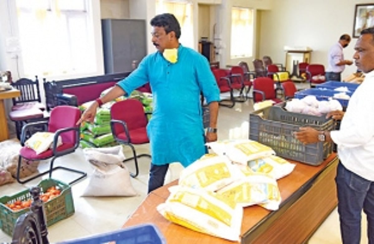 21-day lockdown KICKS IN