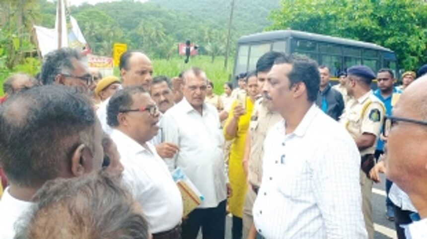 210 protesting sugarcane farmers detained for blocking highway