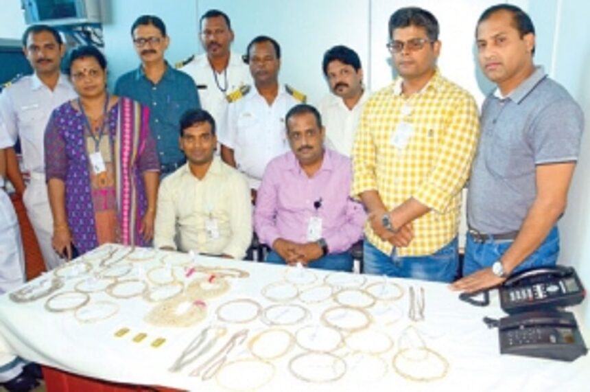 2.5kg gold seized from AI toilet