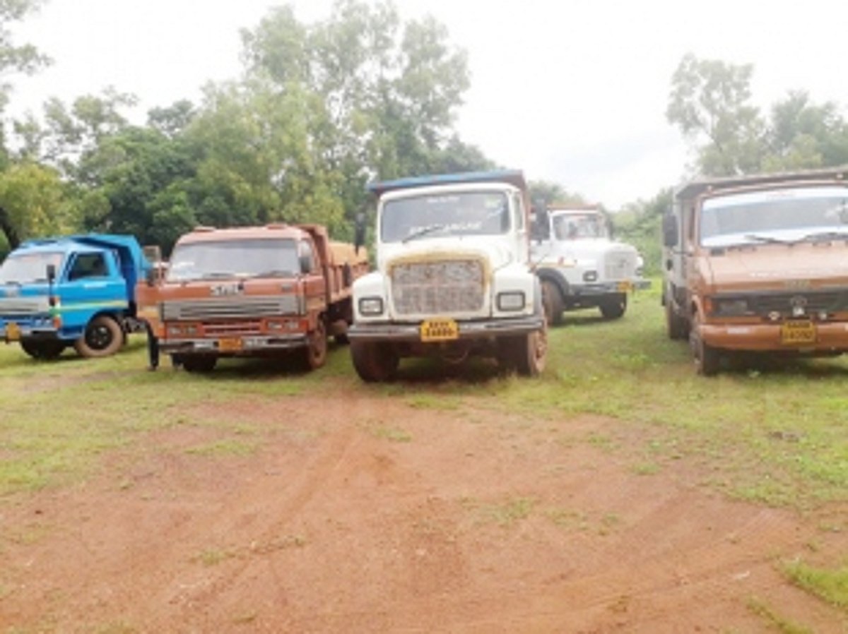 26 trucks seized for illegally transporting sand, basalt