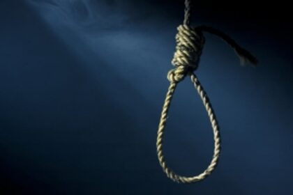 28-yr-old man hangs himself to death